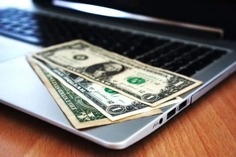 How-Frequent-Updates-Help-Keep-up-With-the-Financial-Industry-3-768x512-1 Money and computer_AutoRABIT