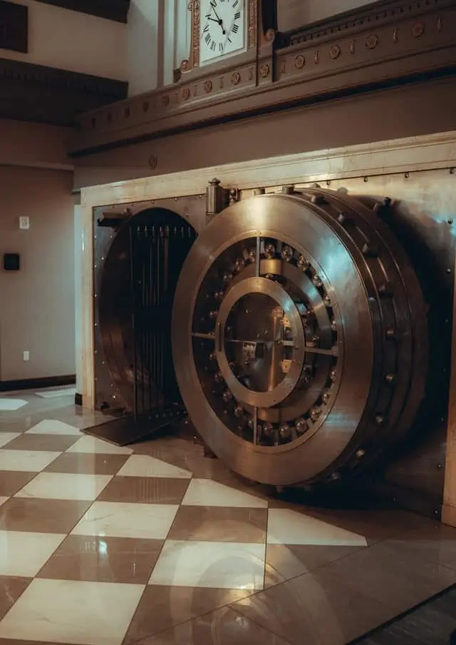 brock-wegner-3ROwc3JSjCk-unsplash Why Banks Need a Unified Salesforce Release Management Suite_AutoRABIT